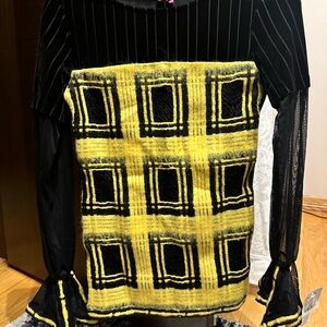 NWT Made IN ITALY SWEATER SIZE XS . save the queen